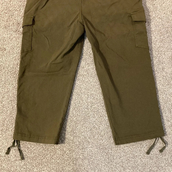 Olive Stretch Capri Pants - Picture 11 of 12